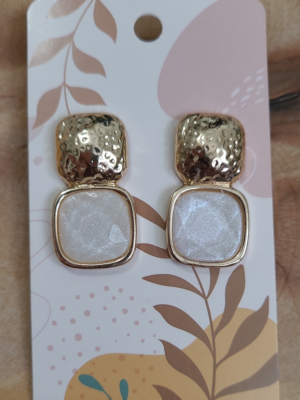 NWT Cream Sparkle Glass And Gold Tone Earrings